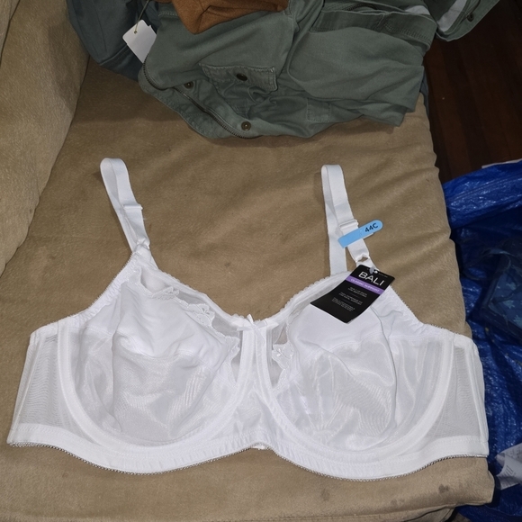 Bali Classic Support Full Coverage Fit Smoothing Bra SIZE 44C NWT - Picture 5 of 11